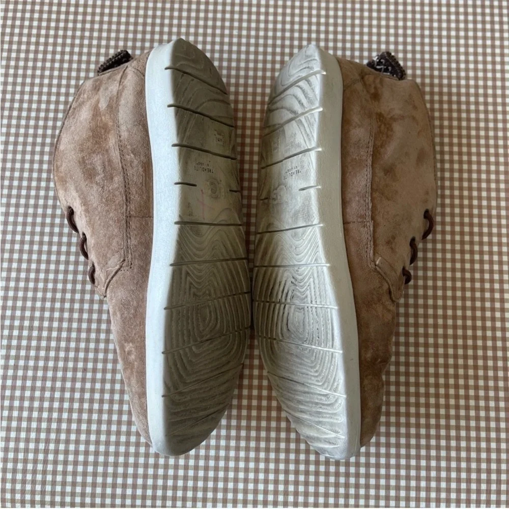 UGG men short booties.‎ Size 6